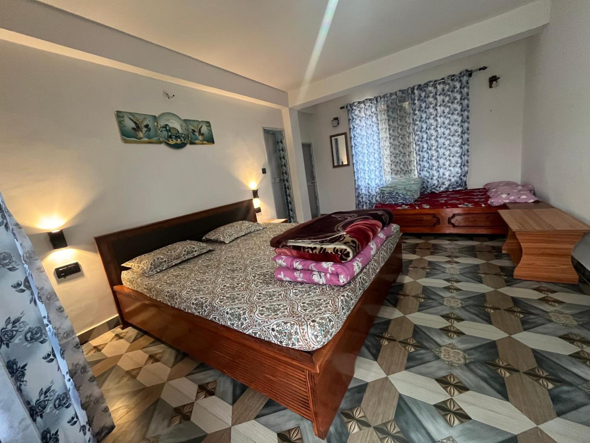 Pradhan Homestay Mirik - Homestay Beside Mirik Lake Dış mekan fotoğraf